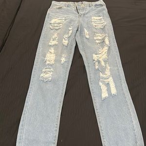 Ripped boyfriend jeans light blue